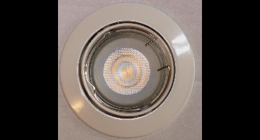 fitting 230V set van 6 stuks mat chroom. Boormaat van de led spot is hetzelfde als van een inbouw dozenboor, dus maar 1 gatenzaag nodig.