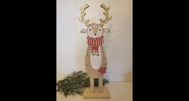 Houten rendier op sokkel met gouden glittergewei en met sjaal en rode ster