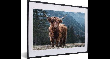 PosterMonkey - Fotolijst - Poster - Schotse hooglander - Berg - Landschap - Boom - Koe - 60x40 cm - Kader - Poster Schotse hooglander - Poster frame - Foto in lijst - Poster dieren