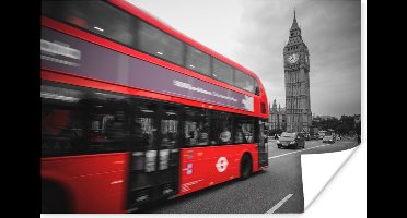 Poster Een zwart-wit foto van een rode bus bij de Big Ben - 30x20 cm