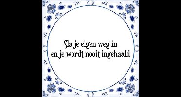Tegeltje met Spreuk (Tegeltjeswijsheid): Sla je eigen weg in en je wordt nooit ingehaald + Kado verpakking & Plakhanger