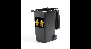 Container sticker Goud - Gouden vleugels op een zwarte achtergrond Klikosticker - 40x40 cm - kliko sticker - weerbestendige containersticker