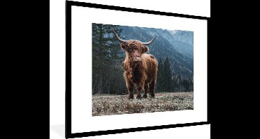 PosterMonkey - Fotolijst - Poster - Schotse hooglander - Berg - Landschap - Boom - Koe - 80x60 cm - Kader - Poster Schotse hooglander - Poster frame - Foto in lijst - Poster dieren
