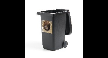 Container sticker Steenuil - Steenuil aan het uitrusten in een holle boom - 40x40 cm - kliko sticker - weerbestendige containersticker