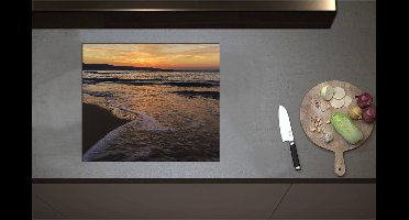 Inductieplaat Beschermer - Aanstromende Golven bij de Kust - 60x52 cm - 2 mm Dik - Inductie Beschermer - Bescherming Inductiekookplaat - Kookplaat Beschermer van Wit Vinyl