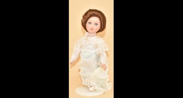 porseleinen pop , prinses Alice of Battenberg , 18 cm. hoog