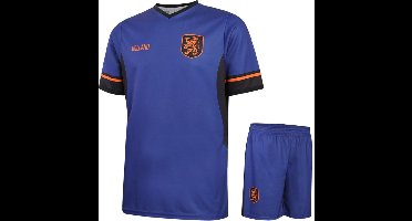 Nederlands Elftal Voetbaltenue Uit WK 2026 - Voetbal Tenue Kinderen - Shirt en Broekje - Jongens en Meisjes - Volwassenen - Heren en Dames - Maat 104
