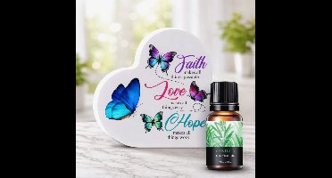 Geschenk geurverspreider set - Faith Love Hope - Hart met een betekenisvolle tekst en essentiële vanille geur olie - Cadeau - Kado - Geschenk - Relax - Rustgevend - Zen - Vlinders