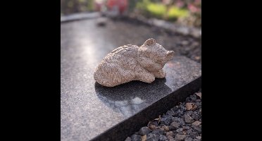 Katbeeldje voor op graf | handgemaakt beton gedenkbeeld kat