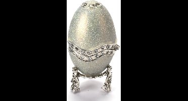 Luxe Decoratief Ei met Kristallen — Verzamelstuk in Keizerlijke Stijl — Handgemaakt, van de Czars Collectie door Atlas Editions voor verzamelaars, niet geschikt voor kinderen jonger dan 14 jaar.