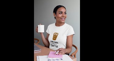 Shirt - Good days start with coffee - Wurban Wear | Grappig shirt | Koffie | Unisex tshirt | Koffiezetapparaat | Koffiebonen | Wit, Rood & Zwart