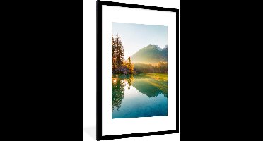 PosterMonkey - Fotolijst - Poster - Meer - Water - Groen - Bergen - Boom - Posterlijst - Frame - 80x120 cm - Muurdecoratie woonkamer - Poster natuur - Foto in lijst - Posterlijst - Kerstversiering - Kerstdecoratie voor binnen - Kerstmis