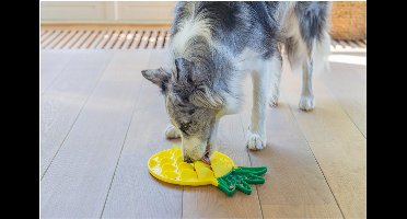 Beeztees Likmat Ananas Za - Hondenspeelgoed - Silicone - Geel - 30x20x3 cm