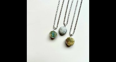 Gemstone ketting Labradoriet halve bol (half gepolijst)