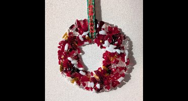 Decoratieve handgemaakte Kerstkrans van glas rood 2