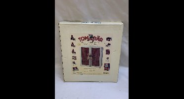 Tom beer poppen kleding kast