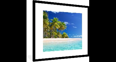 PosterMonkey - Poster met frame - Fotolijst - Strand - Zee - Palmboom - Posterlijst - 40x40 cm - Kader - Wanddecoratie - Poster natuur - Poster - Woonkamer