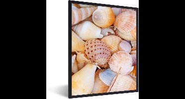 PosterMonkey - Poster met lijst - Schelpen - Oranje - Geel - Strand - Wanddecoratie - Poster zee - Fotolijst - 60x80 cm - Kader - Poster frame - Muurdecoratie - Poster in lijst