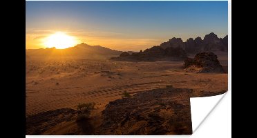 Poster Schitterende zonsondergang achter de bergen van Wadi Rum - 30x20 cm