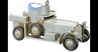 EEN TINNEN MODEL VAN EEN GEPANTSERDE AUTO UIT DE EERSTE WERELDOORLOG
