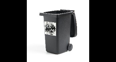 Container sticker Formule 1 illustratie - Een kunstzinnige illustratie van een zwart-witte racewagen uit de Formule 1 Klikosticker - 40x40 cm - kliko sticker - weerbestendige containersticker