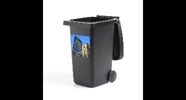 Container sticker Uitsneden (oude) gebouwen - Oude klokkentoren naast modern gebouw in New York Klikosticker - 40x40 cm - kliko sticker - weerbestendige containersticker