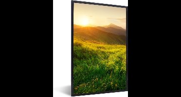 PosterMonkey - Fotolijst - Poster - Gras - Bergen - Zon - Natuur - Poster frame - Kader - 40x60 cm - Poster bergen - Kamer decoratie - Poster landschap - Foto in lijst - Kerstversiering - Kerstdecoratie voor binnen - Kerstmis