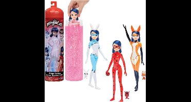 Bandai - Wonderbaarlijk Lieveheersbeestje - Marinette Kleurverandering Verrassingspop - Gelede Wonderbaarlijke Pop 26 cm + 3 Verrassingen - Kleurveranderingspop - Willekeurig Model - Kinderspeelgoed 4 jaar en + - P50390