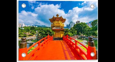 Tuinposter – Oranje Brug naar Gouden Pagode in Nan lian tuin, Hong Kong - 40x30cm Foto op Tuinposter  (wanddecoratie voor buiten en binnen)