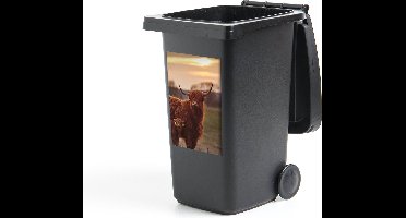 Container sticker Schotse hooglander - Dieren - Landschap - Zonsondergang - Koe - 40x60 cm - Kliko sticker