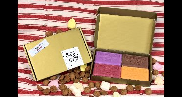 Sint & Piet pakket met Sandelhout, Chocolade, Mandarijn & Snoepappel - sinterklaas cadeau volwassenen