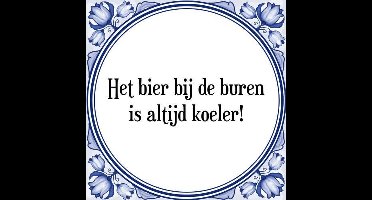 Tegeltje met Spreuk (Tegeltjeswijsheid): Het bier bij de buren is altijd koeler! + Kado verpakking & Plakhanger