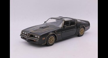 Jada Toys 1/24 Pontiac Firebird Trans Am "Smokey & The Bandit" + replica Buckle