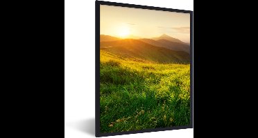 PosterMonkey - Fotolijst - Poster - Gras - Bergen - Zon - Natuur - Poster frame - Kader - 60x80 cm - Poster bergen - Kamer decoratie - Poster landschap - Foto in lijst - Kerstversiering - Kerstdecoratie voor binnen - Kerstmis