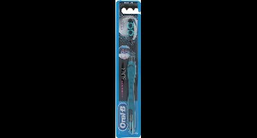 Oral-B Allrounder Black Tandenborstel - Medium Green