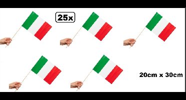 25x Zwaaivlaggetjes op stok Italie 20cm x 30cm - Zwaai vlaggetjes EK WK thema feest voetbal festival uitdeel Italiaans