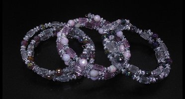 Multi armbanden transparant met gekleurde kraaltjes set van 3 stuks.