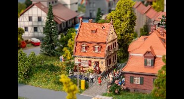 Faller - 1/160 KLEIN WOONHUIS (1/24) * - modelbouwsets, hobbybouwspeelgoed voor kinderen, modelverf en accessoires