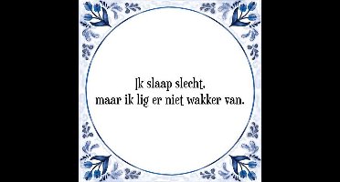 Tegeltje met Spreuk (Tegeltjeswijsheid): Ik slaap slecht, maar ik lig er niet wakker van. + Kado verpakking & Plakhanger