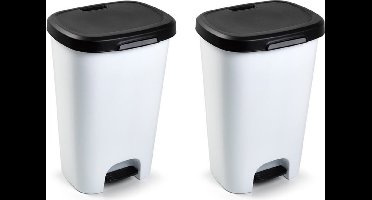 2x stuks kunststof afvalemmers/vuilnisemmers wit 50 liter met zwarte deksel en pedaal - Vuilnisbakken/prullenbakken