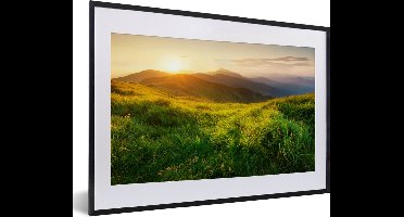 PosterMonkey - Fotolijst - Poster - Gras - Bergen - Zon - Natuur - Poster frame - Kader - 60x40 cm - Poster bergen - Kamer decoratie - Poster landschap - Foto in lijst - Kerstversiering - Kerstdecoratie voor binnen - Kerstmis