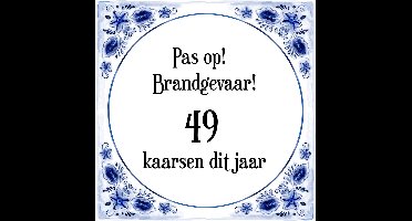 Verjaardag Tegeltje met Spreuk (49 jaar: Pas op! brandgevaar! 49 kaarsen dit jaar! + cadeau verpakking & plakhanger