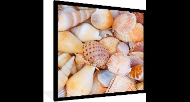PosterMonkey - Poster met lijst - Schelpen - Oranje - Geel - Strand - Wanddecoratie - Poster zee - Fotolijst - 40x40 cm - Kader - Poster frame - Muurdecoratie - Poster in lijst