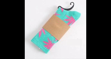 New Age Devi - Cannabis- sokken, Hemp Leaf Socks, Skate- sokken, Rasta- sokken, Hennep- sokken, Wietsokken, sokken, Feest- sokken in Blauw/Roze!