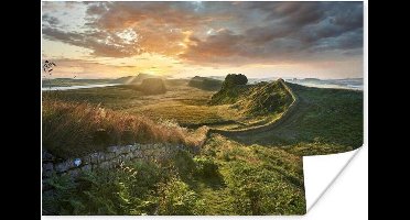 Poster De historische Muur van Hadrianus in Engeland tijdens een zonsondergang - 30x20 cm