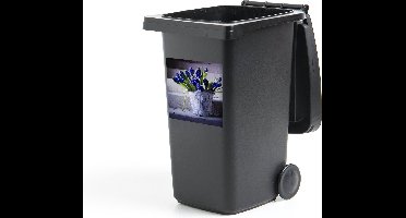 Container sticker Een grote bak met paarse druifhyacinten - 40x40 cm - Kliko sticker