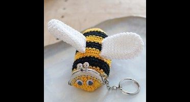 Haakpakket sleutelhanger portemonneetje Bijtje