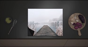Inductieplaat Beschermer - Meer in de Winter met Houten Steiger - 60x52 cm - 2 mm Dik - Inductie Beschermer met zwarte kern