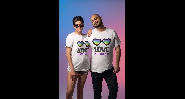Shirt - Love is in the air - Wurban Wear | Grappig shirt | Pride | Unisex tshirt | Pride vlag | Regenboog vlag | LGBTQ | Make up | Gay | Liefde | Wit