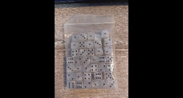 Philos parelmoer wit dobbelstenen 12mm 36st.